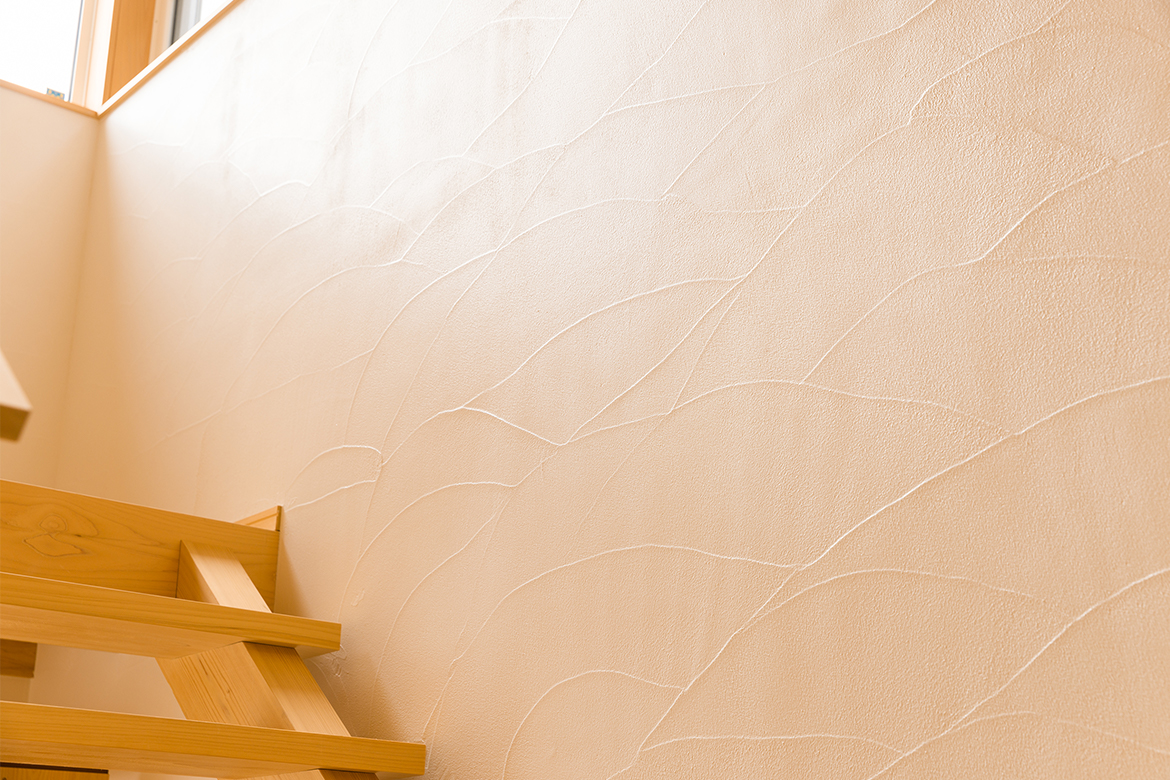 優れた調湿機能でカビやダニを防ぎ省エネ効果もある、スペイン漆喰の塗り壁